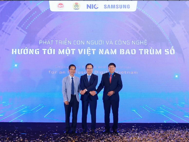 Các đại biểu tham gia nghi thức ra mắt Sáng kiến Công nghệ Bao trùm (InclusiveTech Initiative)