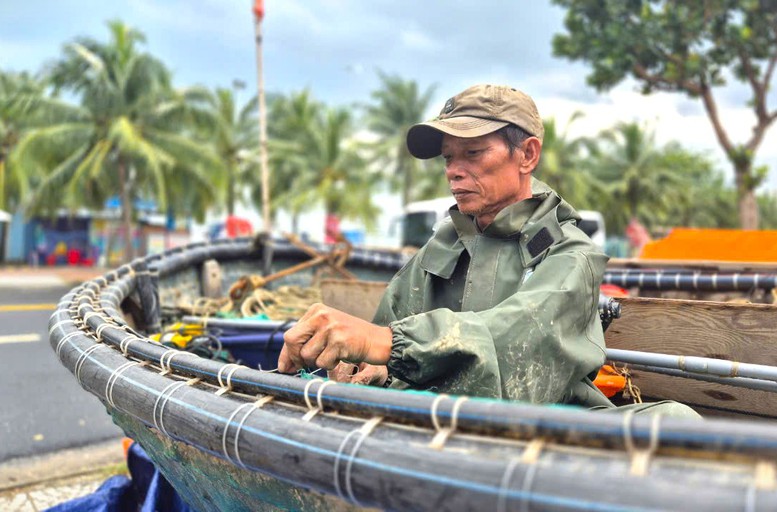 Ngư dân Đà Nẵng khẩn trương ứng phó bão số 6- Ảnh 1.