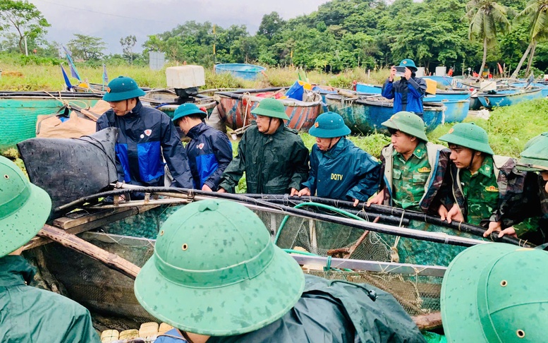 Lực lượng biên phòng tích cực hỗ trợ nhân dân phòng chống bão số 6