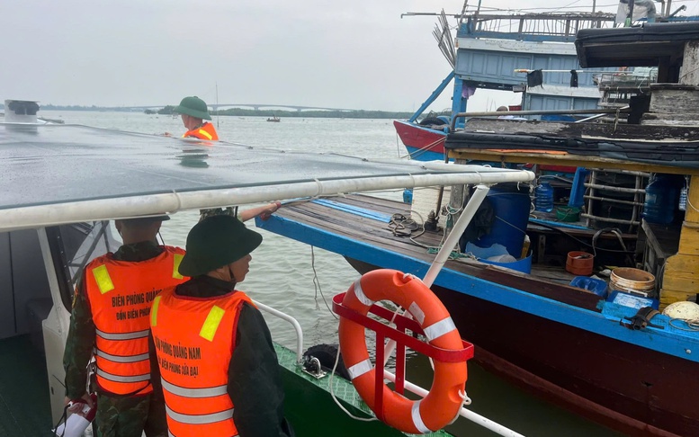 Biên phòng Quảng Nam giúp nhân dân gặt lúa, chằng chống nhà trước bão Trà Mi