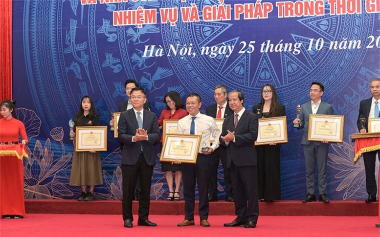 Nhiều đơn vị dầu khí được nhận bằng khen trong công tác xã hội hóa, vì sự nghiệp giáo dục