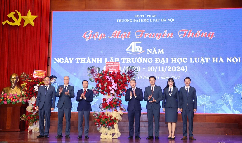 45 năm Đại học Luật Hà Nội: Tiếp tục khẳng định vị thế, vai trò và sứ mệnh trong kỷ nguyên mới- Ảnh 1.