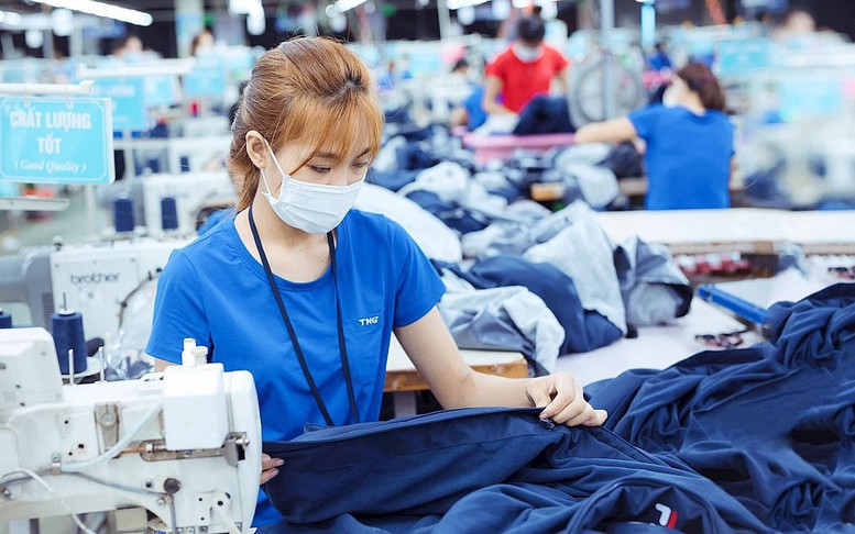 Đơn hàng dồi dào, dệt may dự kiến 'cán đích' xuất khẩu 44 tỷ USD