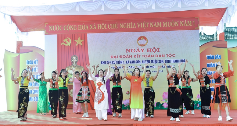 Phó Thủ tướng Lê Thành Long dự Ngày hội Đại đoàn kết toàn dân tộc tại Thanh Hóa- Ảnh 5.