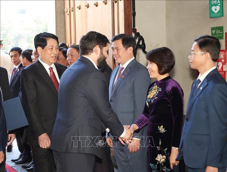 Lễ đón Chủ tịch nước Lương Cường thăm chính thức Cộng hòa Chile- Ảnh 5.