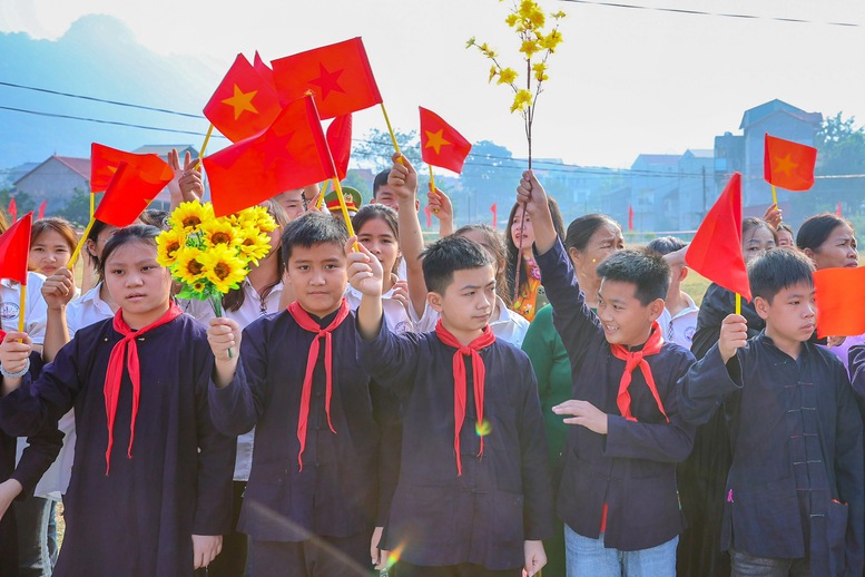 Chùm ảnh: Thủ tướng chung vui Ngày hội Đại đoàn kết cùng đồng bào các dân tộc tỉnh Lạng Sơn- Ảnh 6.