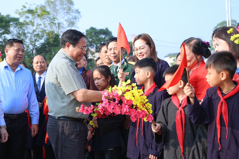 Chùm ảnh: Thủ tướng chung vui Ngày hội Đại đoàn kết cùng đồng bào các dân tộc tỉnh Lạng Sơn- Ảnh 3.