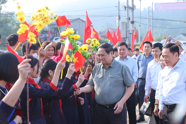 Chùm ảnh: Thủ tướng chung vui Ngày hội Đại đoàn kết cùng đồng bào các dân tộc tỉnh Lạng Sơn- Ảnh 4.