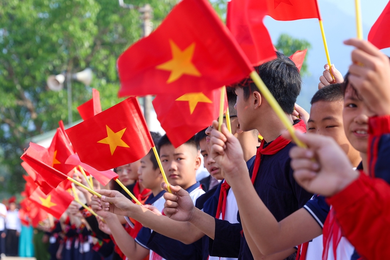 Chùm ảnh: Thủ tướng chung vui Ngày hội Đại đoàn kết cùng đồng bào các dân tộc tỉnh Lạng Sơn- Ảnh 5.