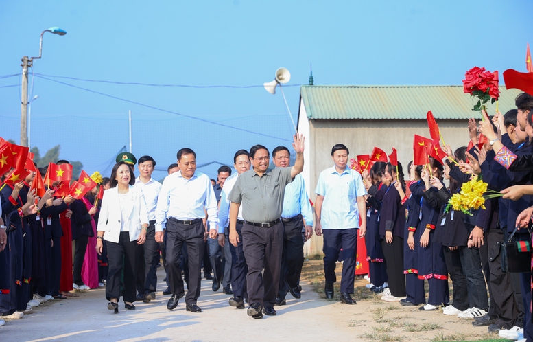 Chùm ảnh: Thủ tướng chung vui Ngày hội Đại đoàn kết cùng đồng bào các dân tộc tỉnh Lạng Sơn- Ảnh 1.