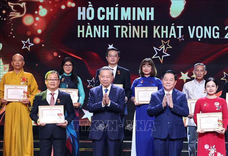 Tổng Bí thư Tô Lâm dự Chương trình 'Hồ Chí Minh-Hành trình khát vọng 2024'- Ảnh 4.