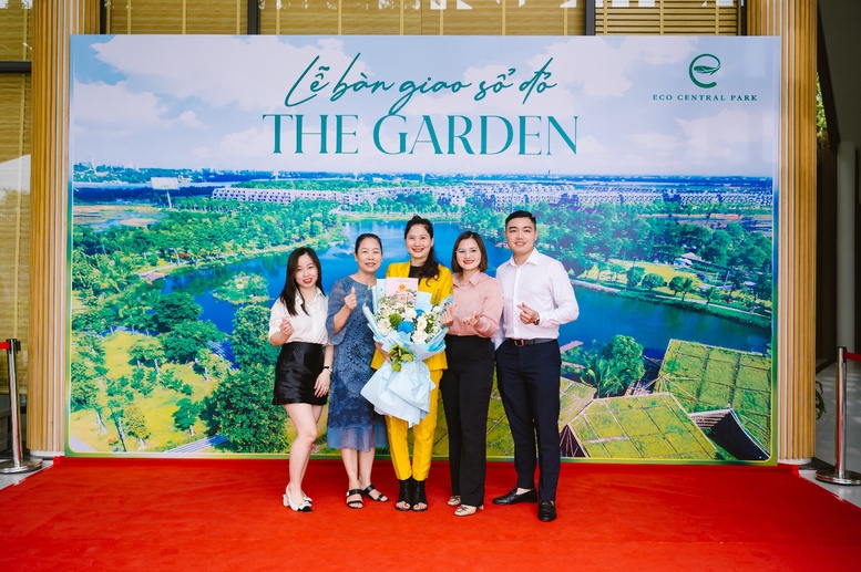 Những cư dân đầu tiên Eco Central Park nhận sổ đỏ- Ảnh 3.