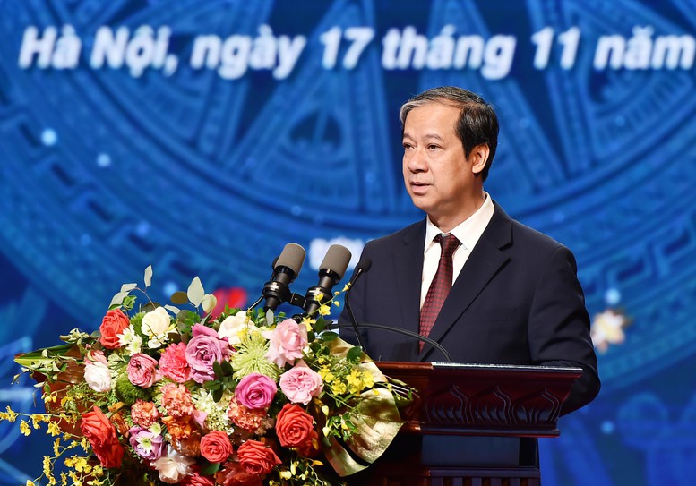 Tôn vinh các Nhà giáo Nhân dân, Nhà giáo Ưu tú và Nhà giáo tiêu biểu năm 2024- Ảnh 1.