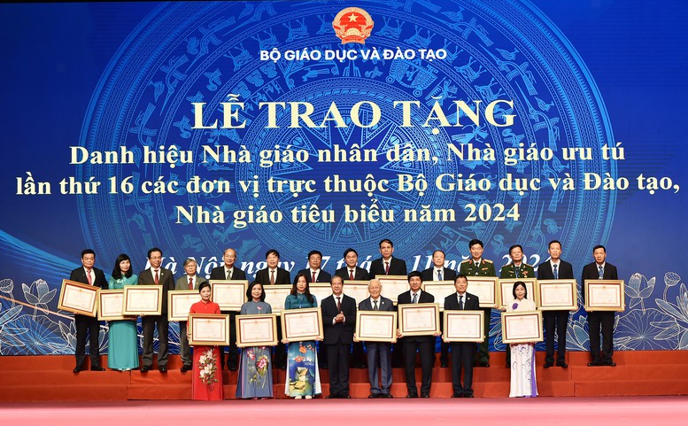 Tôn vinh các Nhà giáo Nhân dân, Nhà giáo Ưu tú và Nhà giáo tiêu biểu năm 2024- Ảnh 2.