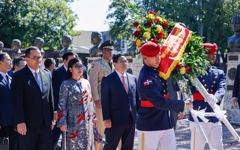 Thủ tướng tưởng niệm lãnh đạo lập quốc và hội đàm với Tổng thống Cộng hòa Dominica