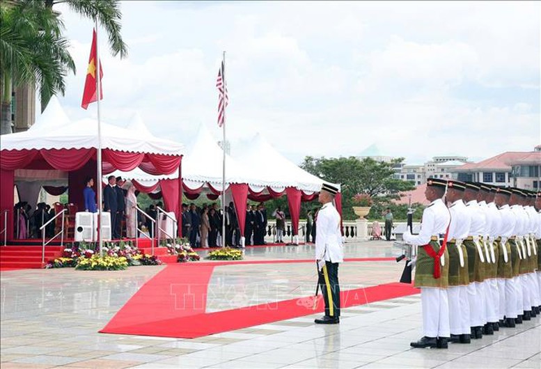 Thủ tướng Malaysia Anwar Ibrahim chủ trì lễ đón Tổng Bí thư Tô Lâm- Ảnh 2.