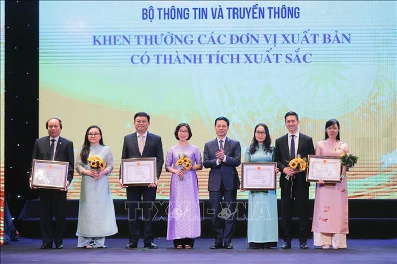 Lễ trao Giải thưởng Sách quốc gia lần thứ VII: Đưa việc đọc sách trở thành thói quen, nét đẹp văn hóa- Ảnh 2.