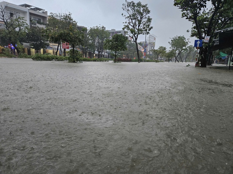 Đà Nẵng mưa lớn gây ngập, học sinh nghỉ học để bảo đảm an toàn- Ảnh 3.