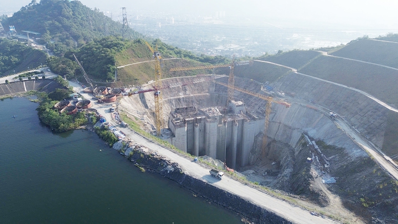 EVN: 10 tháng hoàn thành, đóng điện và đưa vào vận hành 102 công trình lưới điện- Ảnh 2.