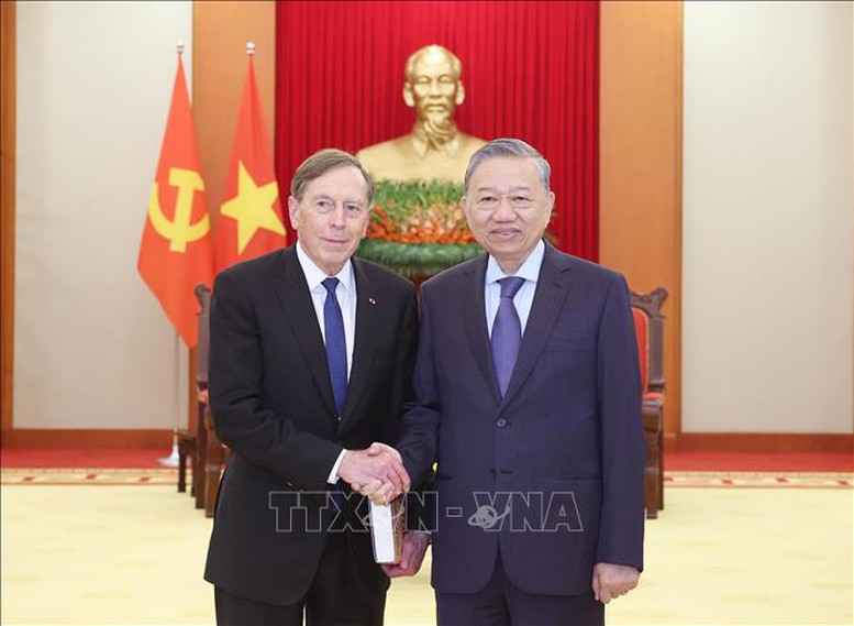 Tổng Bí thư Tô Lâm tiếp Đại tướng David Petraeus - đồng sở hữu Quỹ KKR kiêm Chủ tịch Viện Toàn cầu Quỹ KKR- Ảnh 1.