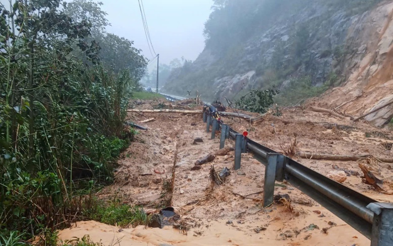 Khánh Hòa: Sạt lở nghiêm trọng khu vực đèo Khánh Lê