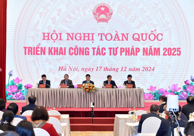 Phó Thủ tướng Lê Thành Long chỉ rõ các nhiệm vụ trọng tâm của Bộ Tư pháp năm 2025- Ảnh 2.