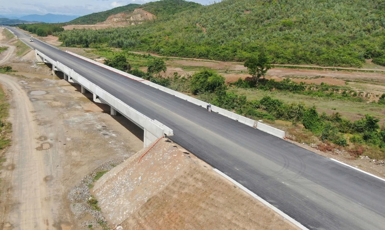 Đề xuất khai thác sớm 70km cao tốc Vân Phong-Nha Trang do vượt tiến độ 8 tháng- Ảnh 1.