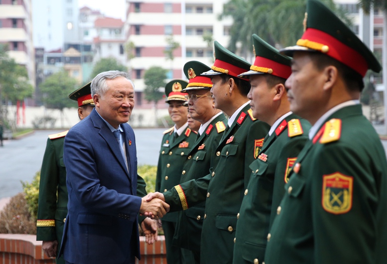 Phó Thủ tướng Thường trực Chính phủ Nguyễn Hòa Bình thăm và làm việc tại Binh chủng Pháo binh- Ảnh 1.