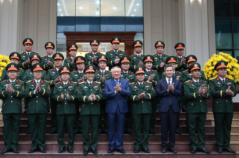 Phó Thủ tướng Thường trực Chính phủ Nguyễn Hòa Bình thăm và làm việc tại Binh chủng Pháo binh- Ảnh 6.