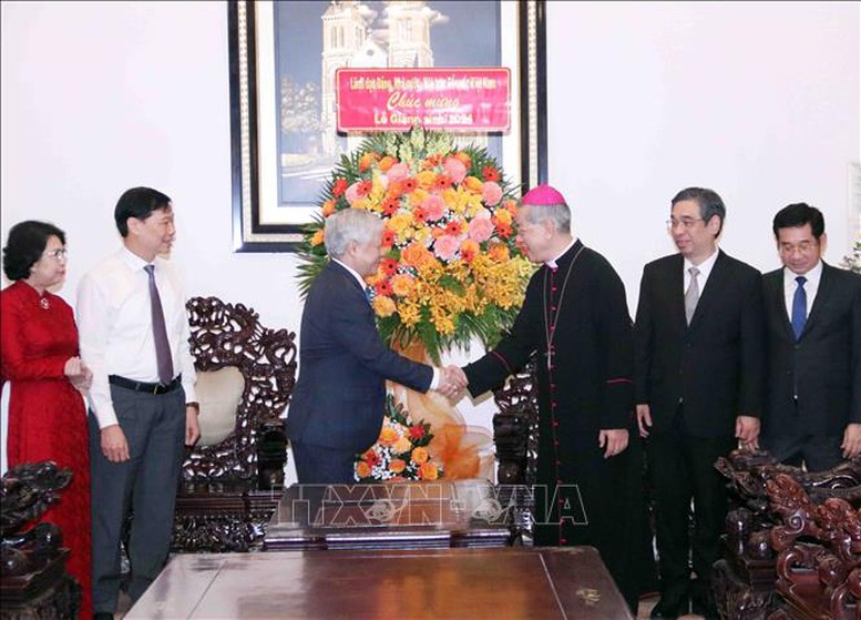 Chủ tịch Ủy ban Trung ương MTTQ Việt Nam Đỗ Văn Chiến chúc mừng Giáng sinh tại TPHCM