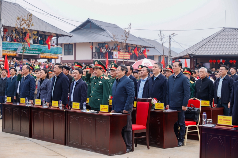 Thủ tướng dự Lễ khánh thành Dự án tái thiết khu dân cư thôn Làng Nủ, thôn Nậm Tông và thôn Kho Vàng- Ảnh 2.