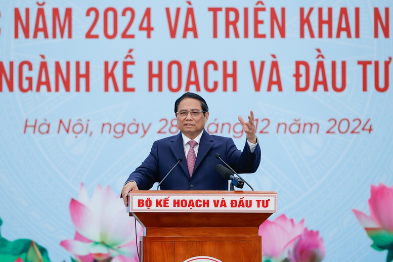 Thủ tướng dự Hội nghị triển khai nhiệm vụ năm 2025 của ngành kế hoạch-đầu tư và thống kê- Ảnh 1.