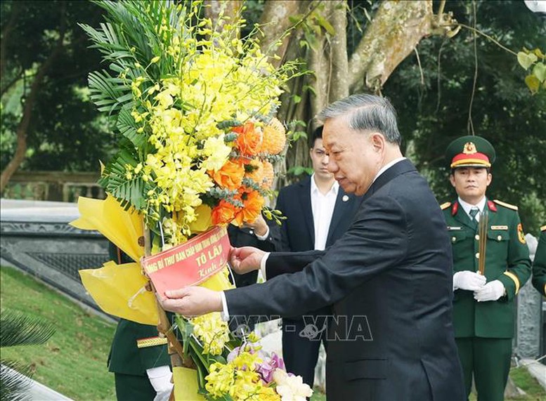 Tổng Bí thư Tô Lâm dâng hương tại Khu di tích Ngã ba Đồng Lộc- Ảnh 6.