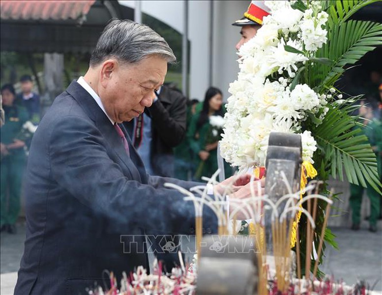 Tổng Bí thư Tô Lâm dâng hương tại Khu di tích Ngã ba Đồng Lộc- Ảnh 1.