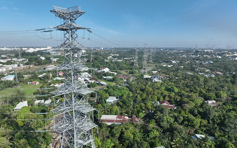 Đóng điện đường dây 220kV đấu nối trạm biến áp 500kV Long Thành