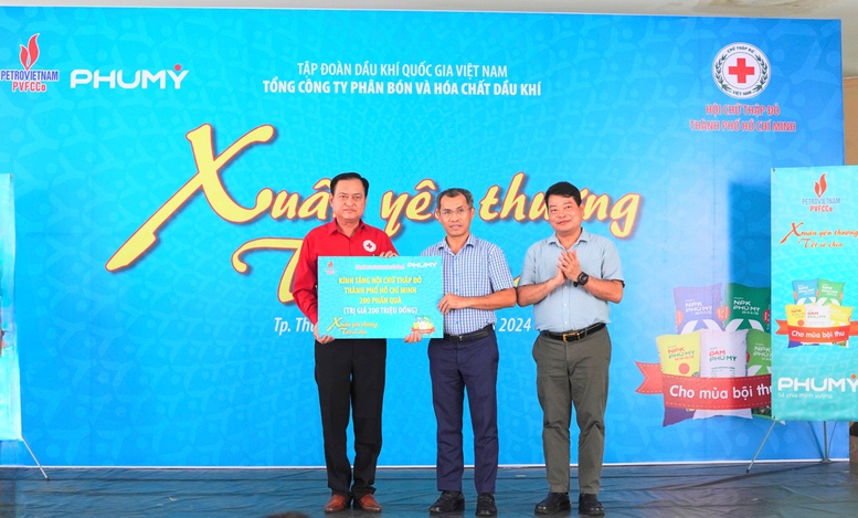 PVFCCo: 8 tỷ đồng mang 'Xuân yêu thương, Tết sẻ chia' đến những hoàn cảnh khó khăn- Ảnh 1.