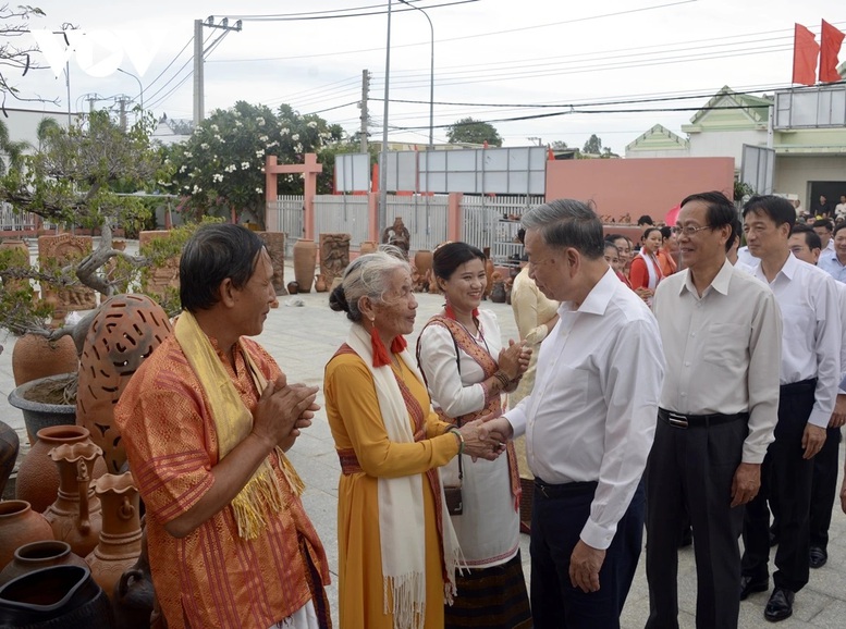 Tổng Bí thư Tô Lâm thăm, kiểm tra một số cơ sở kinh tế, văn hóa, xã hội tại Ninh Thuận- Ảnh 4.