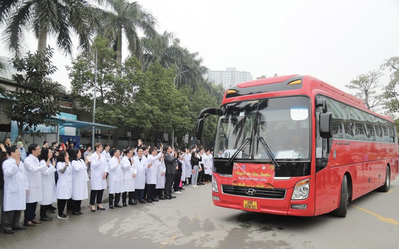 Ấm áp bữa cơm tất niên và chuyến xe yêu thương tại Bệnh viện K