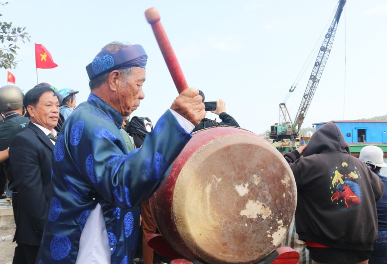 Các làng biển miền Trung nô nức ra quân đánh bắt hải sản đầu năm- Ảnh 4.