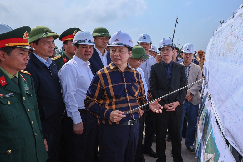 Phó Thủ tướng Trần Hồng Hà kiểm tra, thúc đẩy tiến độ 2 dự án hạ tầng trọng điểm, chiến lược- Ảnh 7.