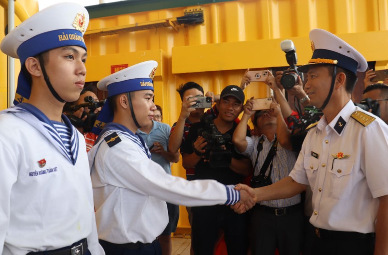 Đưa Tết đến nhà giàn DKI- Ảnh 5.