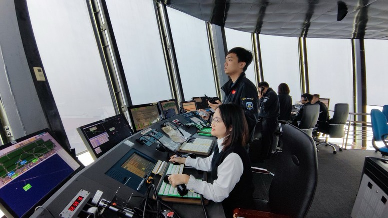 Sương mù dày đặc tại Hà Nội, gần 60 chuyến bay bị ảnh hưởng- Ảnh 2.