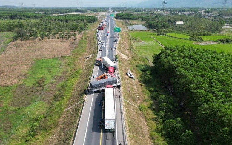 Điều chỉnh phương án tổ chức giao thông trên cao tốc Cam Lộ-La Sơn sau vụ tai nạn nghiêm trọng