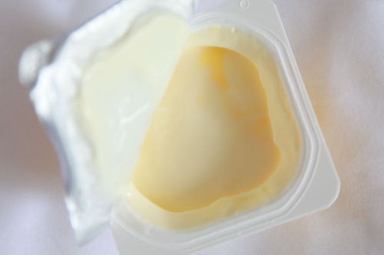 Thu hồi váng sữa do có thể chứa các mảnh nhựa- Ảnh 1.