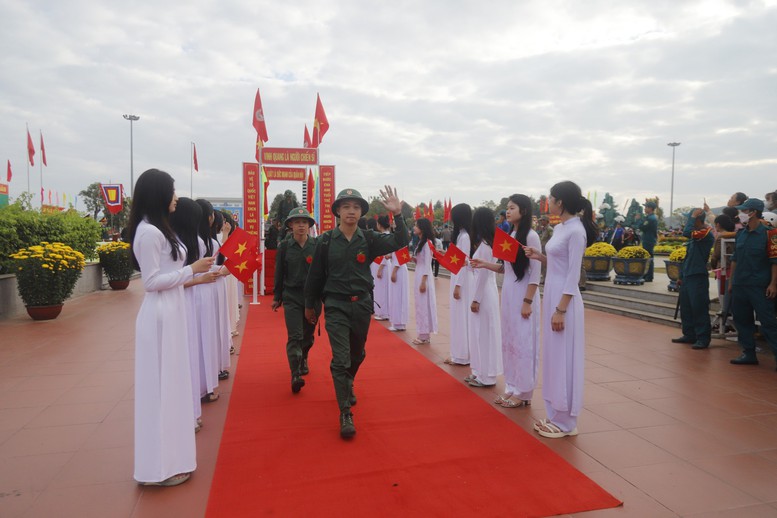 Thanh niên trên địa bàn Quân khu 5 hăng hái tòng quân- Ảnh 5.