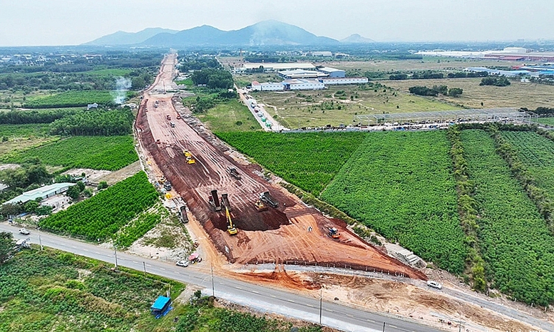 Quyết liệt tháo gỡ khó khăn về định mức, vật liệu cho các công trình giao thông trọng điểm- Ảnh 1.