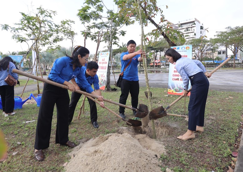 Miền Trung: Sôi nổi các hoạt động xung kích vì cộng đồng- Ảnh 2.