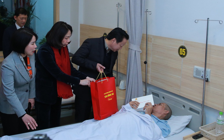 Phó Thủ tướng Trần Hồng Hà thăm, chúc Tết một số đơn vị ở Hà Nội- Ảnh 10.