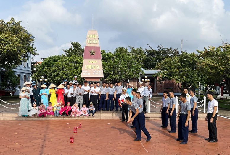 Xuân về nơi huyện đảo tiền tiêu của Tổ quốc- Ảnh 2.