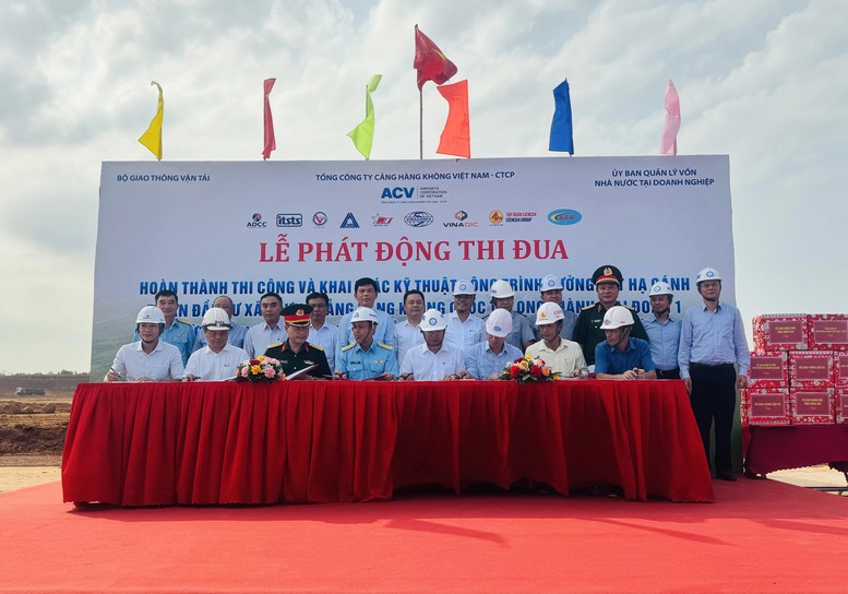 Thi đua đưa đường băng sân bay Long Thành về đích trước 30/4/2025
- Ảnh 1.